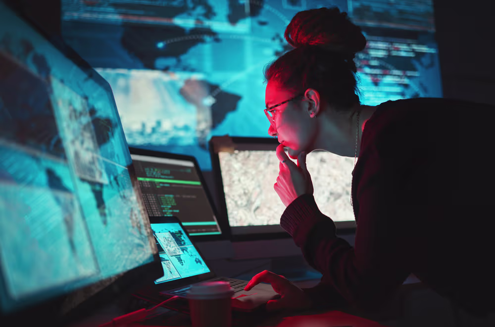 Analysts reviewing resilience and outage risks